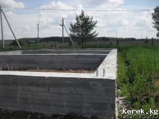 продаю участок  с  фундаментом   полтора уровня
