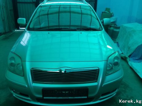 продаю toyоta авенсис2004г уневирсал правыи руль сост отличное