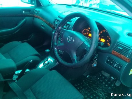 продаю toyоta авенсис2004г уневирсал правыи руль сост отличное