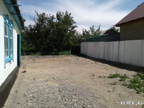 Продаю дом Караколе центре города по ул Октябрская -76 . Дом из 3-комнат  6сотых