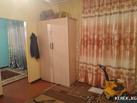 Продам дом в городе Каракол. В районе магазина океан. Частично с мебелью