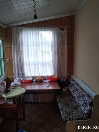 Продам дом в городе Каракол. В районе магазина океан. Частично с мебелью