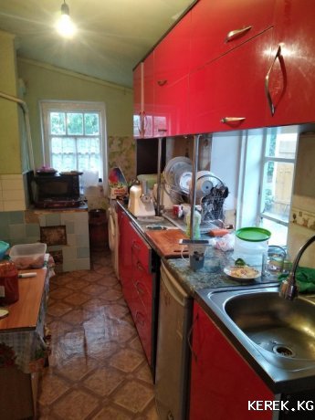 Продам дом в городе Каракол. В районе магазина океан. Частично с мебелью