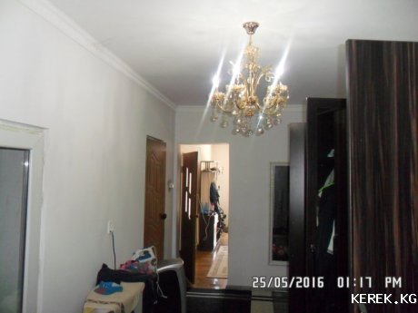 Бишкек, дом- кирпич, 6с. 7 комн, от трассы 10м., срочно! по цене участка Ахунбаева - Муромская, в связи с выездом!