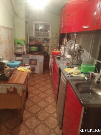 Продам дом в городе Каракол. В районе магазина океан. Частично с мебелью