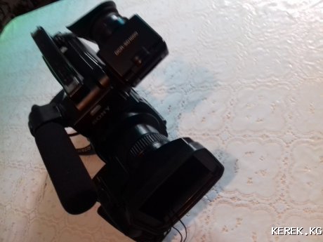 Продается видео камера SD1000