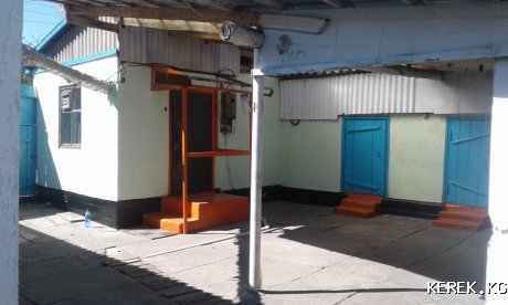 Продаю дом Караколе по ул Куренкеева 31 дом из 4-ком 2-ком времянка +отдельно зал 7×5 погреб на 10-тонны 3-фазка тел.н вода 3-точках хоз.постройки арычный полив участок 8-сотых ремонт не требуется  Конт.тел:0708513827  0555727115 варианты